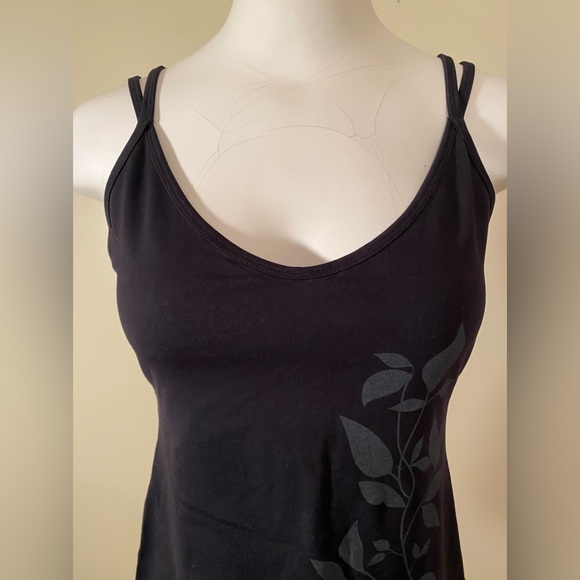 Tonic Active Yoga Top with Built in Shelf Bra Size Medium in EUC - Picture 2 of 9